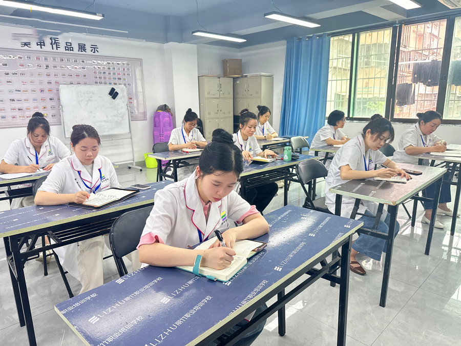 南寧學(xué)美容去哪學(xué)？麗竹學(xué)校美容專(zhuān)業(yè)歡迎您