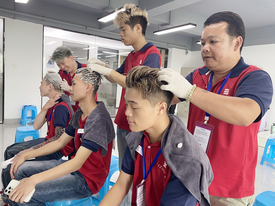 南寧洗頭培訓(xùn)：中式洗頭如何快速氣泡？