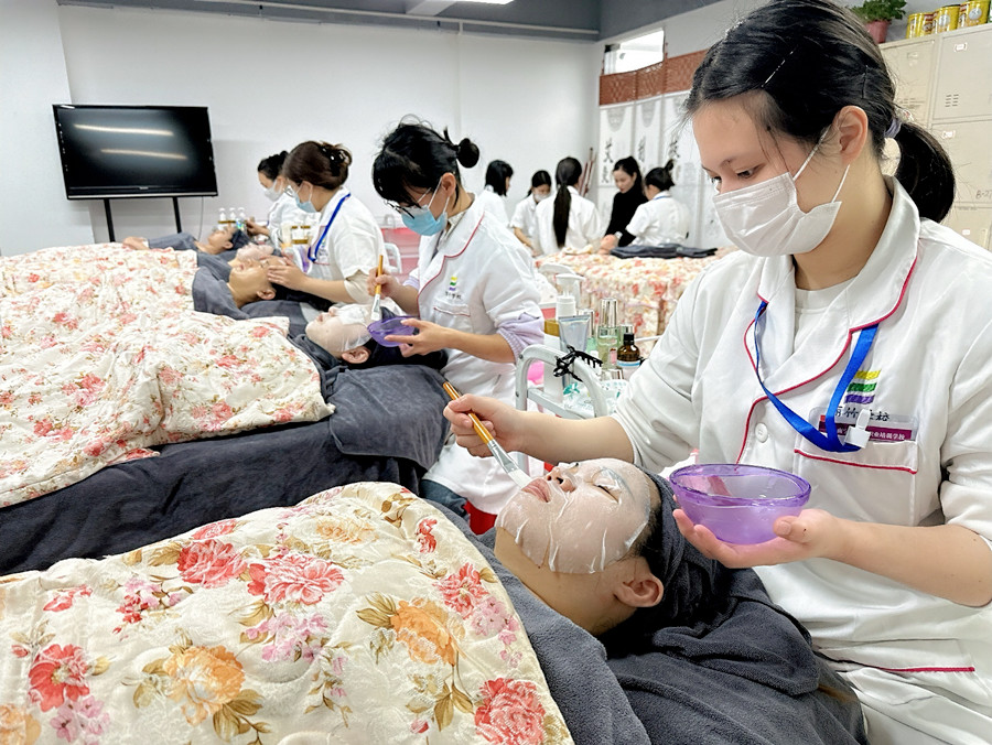 廣西美容院：秋冬護膚重點(diǎn)技巧
