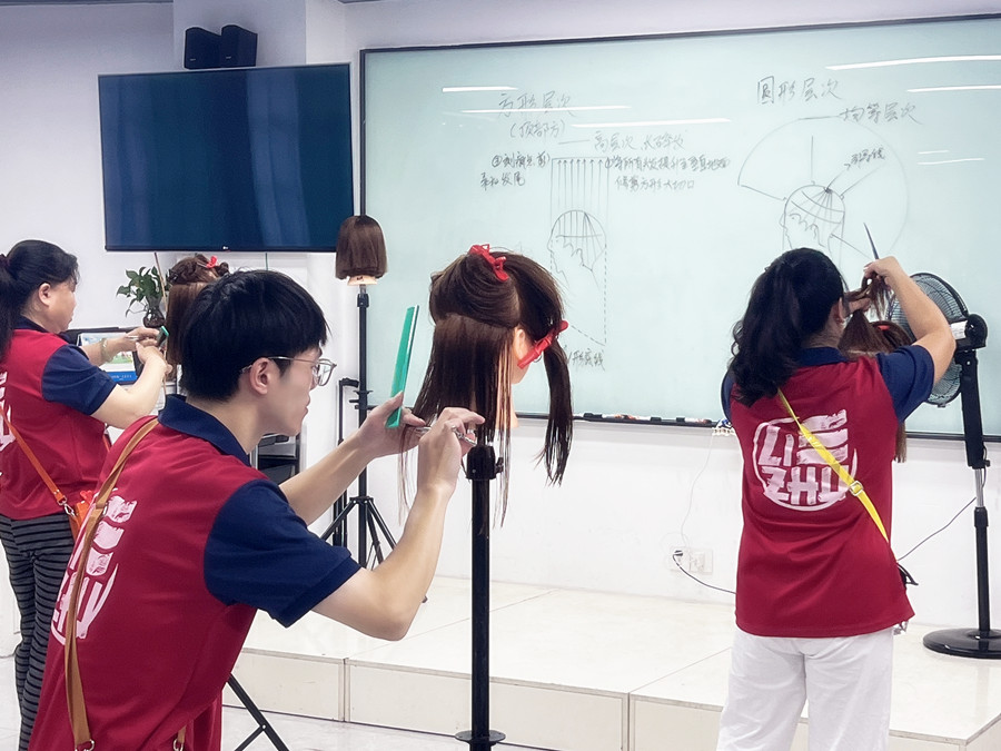 圓形層次修剪是什么？廣西美發(fā)造型學(xué)校為你解答