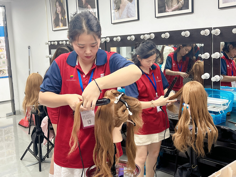 卷發(fā)護理技巧，廣西燙染技術(shù)學(xué)校課程